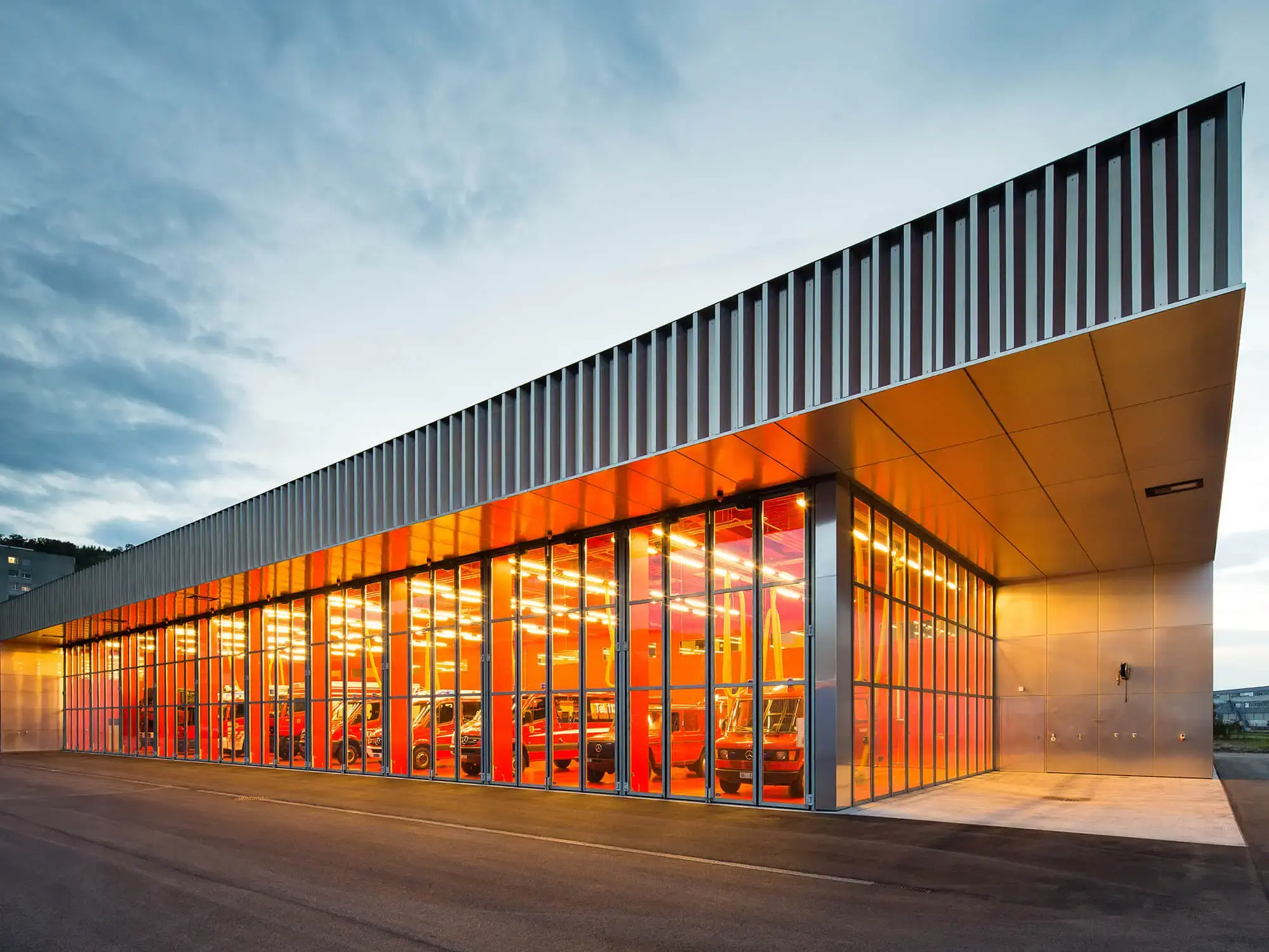 IHRE TORE <br />IM GRIFF. <br />VON ÜBERALL.